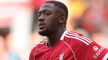 دموع إبراهيم كوناتي.. كواليس مؤثرة وراء عودة النجم الفرنسي لصفوف ليفربول وسبب تأثر والدته