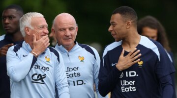 ديشامب يدافع عن مبابي.. نجم منتخب فرنسا لن يركض 11 كيلومترًا كل مباراة