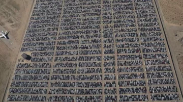 سيارات فارهة مهجورة.. السعودية تشهد تحلل مركبات بقيمة 2.5 مليون ريال بالصحراء