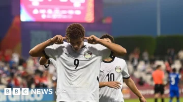 صفقة تاريخية.. حمزة عبد الكريم يرتدي قميص نادي برشلونة كأول لاعب مصري