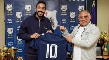 صفقة انتقال حر.. إنبي يحسم تعاقده مع محمود كهربا بصور رسمية لارتداء قميصه الجديد
