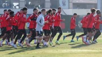 صفقة تحت السن.. تحركات مكثفة داخل الأهلي لحسم التوقيع الأجنبي قبل غلق القيد الأخير