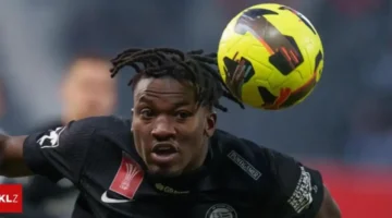 فشل شالكه الألماني.. تطورات غير متوقعة في مفاوضات ضم النجم الغامبي سيدي جاتا