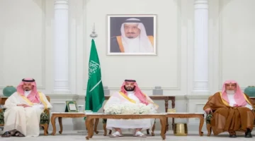 في المدينة المنورة.. ولي العهد يستقبل العلماء وجمعاً من المواطنين بلقاء رسمي خاص