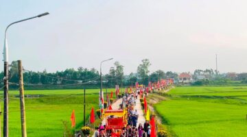 ما الذي يجعل منطقة كوانغ نام إحدى أغنى الوجهات السياحية بالمهرجانات؟