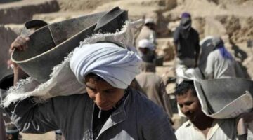 منحة وزارة العمل.. آلية تسجيل العمالة غير المنتظمة للحصول على الدعم المالي الجديد