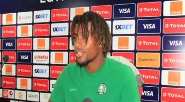 أيوبي يدفع ضريبة الكوميديا بالطرد في مباراة نيجيريا والأردن (فيديو)