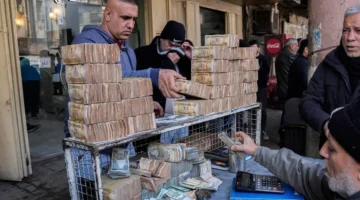 استقرار أسعار الدولار في الأسواق العراقية مقابل الدينار خلال تعاملات اليوم الثلاثاء