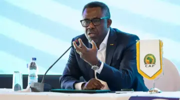 بعد ضغوط واتهامات.. استقالة الشخصية القوية في “الكاف”