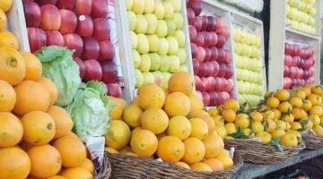 تباين أسعار الخضراوات والفاكهة في أسواق محافظة قنا مع وصول البرتقال للبيع بـ15 جنيهاً