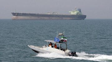 تحرك مفاجئ من الحرس الثوري الإيراني لإغلاق مضيق هرمز وتهديد السفن العابرة