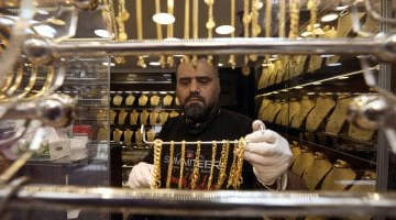 تحركات مفاجئة في سعر الذهب عيار 21 عقب هبوطه بقيمة 180 جنيهاً