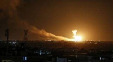 تصاعد أعمدة الدخان من قاعدة للجيش الأمريكي في مدينة أربيل بالعراق