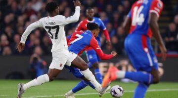 توقيت انطلاق مباراة مانشستر يونايتد وكريستال بالاس والوسيلة المجانية لمتابعة اللقاء بث مباشر