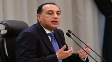 رئيس الوزراء يتفقد سير العمل داخل سوق العبور في جولة ميدانية موسعة