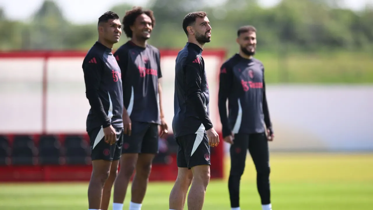 رحلة مانشستر يونايتد إلى أيرلندا تسبب الفوضى، حيث اضطر فريق رابطة الألعاب الغيلية (GAA) إلى إلغاء خططه لإقامة معسكر تدريبي في منشأة فاخرة