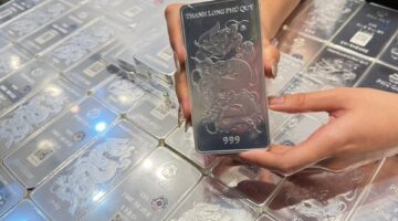 سعر الفضة يتجاوز 93 مليون دونغ فيتنامي للكيلو جرام الواحد في الأسواق