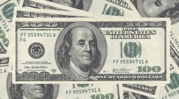 سعر شراء الدولار في البنك الأهلي الكويتي يسجل 52.30 جنيه مصري