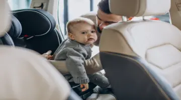 كيف تتحول مقاعد الأطفال في السيارة إلى خطر؟ 6 أخطاء شائعة قد تهدد سلامتهم | أسرة