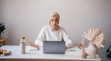 ما هي الضوابط القانونية للعمل عن بُعد وفق المادة 96 بقانون العمل؟