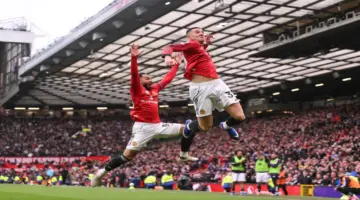 مانشستر يونايتد يكتسح أستون فيلا وليفربول يكتفي بالتعادل أمام توتنهام بالدوري الإنجليزي