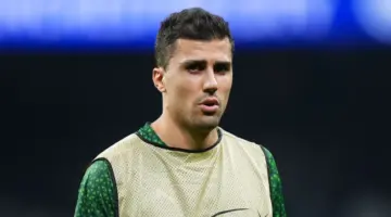 نجم مانشستر سيتي رودري يعلق بعد ردود الفعل الغاضبة على تصريحاته بشأن انتقاله إلى ريال مدريد