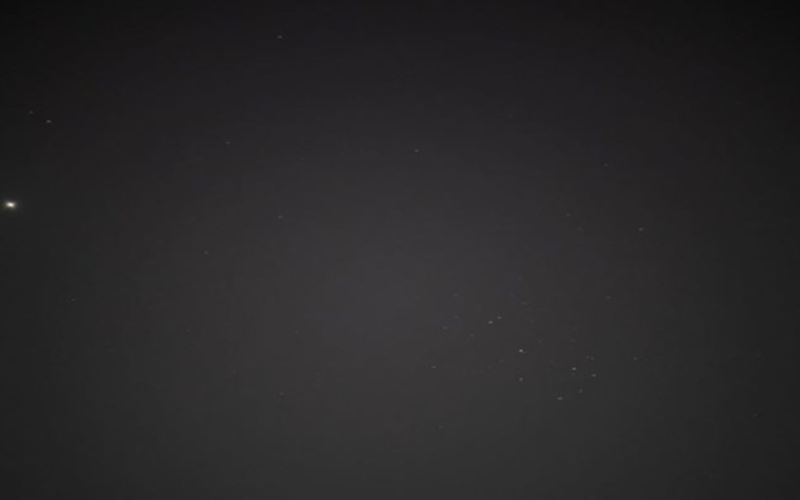 ‘الثريا’ و’الزهرة’ يقترنان في لوحة سماوية تزين السماء الشمالية