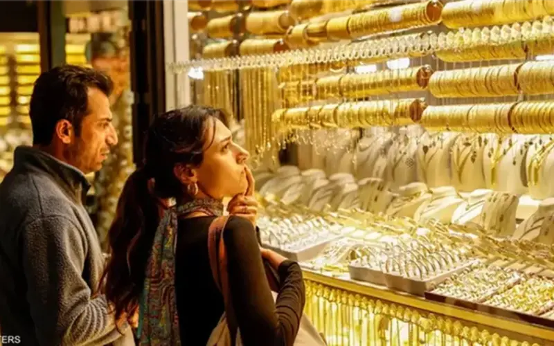 225 جنيهًا أرباحاً أسبوعية للذهب.. واختفاء فارق الـ300 جنيه مع السعر العالمي