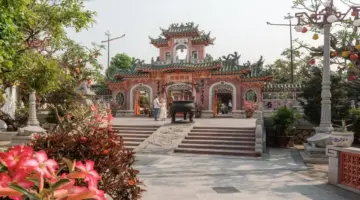 36 ساعة من استكشاف هوي آن بالطريقة التي أوصت بها صحيفة نيويورك تايمز الأمريكية.