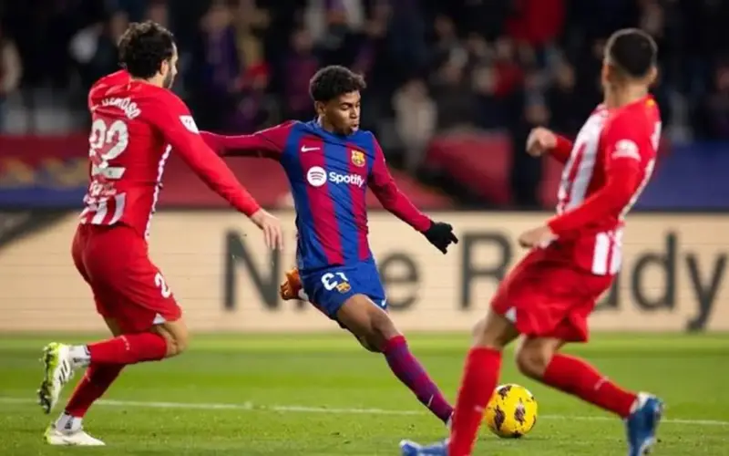 Barcelona vs Atletico Madrid بث مباشر برشلونة ضد أتلتيكو مدريد اليوم: كافة التفاصيل لمتابعة مباراة الدوري الإسباني 2025/2026 في الجولة 30