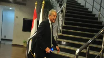 «الدرندلي» يفصح عن تدخل هاني أبو ريدة في أزمة جماهير الأهلي مع «كاف»