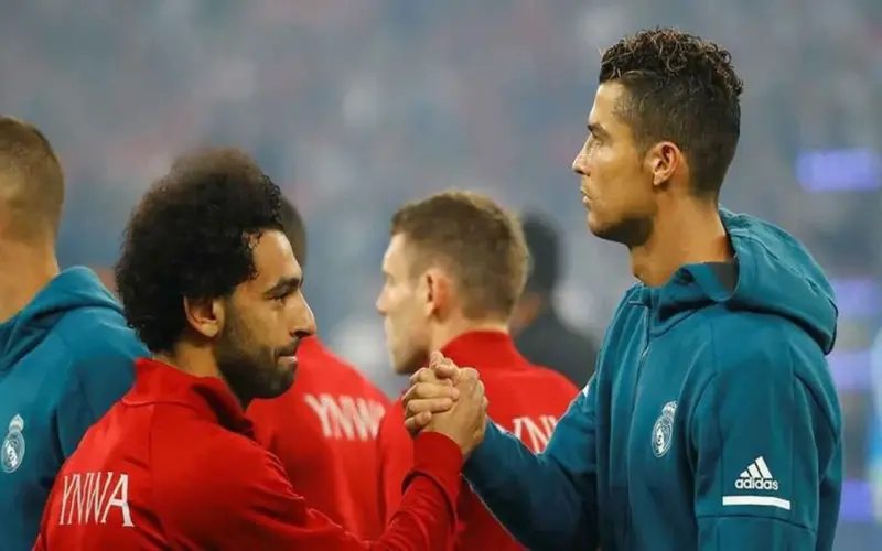 «زلزال تكتيكي ونفسي».. رونالدو يُعرقل انتقال محمد صلاح إلى الدوري السعودي