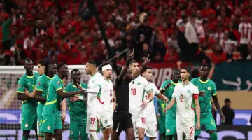 «فضيحة الـ12 دقيقة».. هل تلقى حكم نهائي «كان» تعليمات عليا لحماية لاعبي السنغال من الطرد؟