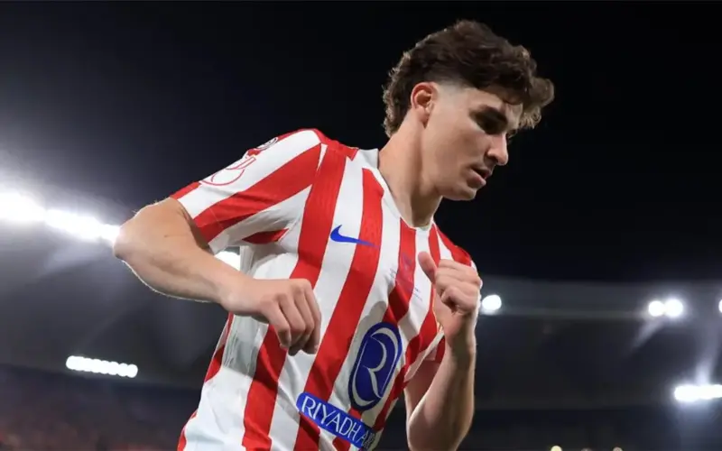 أتلتيكو مدريد يُعطل مفاوضات صفقة انتقال ألفاريز إلى برشلونة