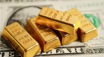 أسعار الذهب تنخفض عالميًا 2% والفضة تتراجع 3.2% بسبب تصاعد التوترات