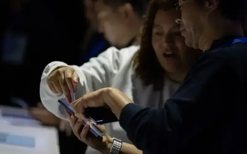 أعطال تقنية تلاحق ميزة دعم “AirDrop” في هواتف سامسونغ غالاكسي