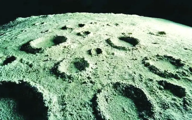 أقدم فوهات القمر تحتوي أضخم احتياطيات مياه