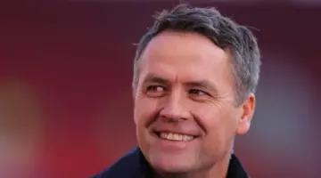 أوين يتوقع مستقبل سلوت مع ليفربول