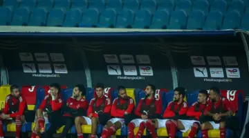 إمام عاشور على رأس 9 لاعبين في دكة بدلاء الأهلي أمام بيراميدز