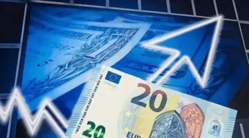 ارتفع سعر صرف اليورو بشكل ملحوظ في جميع القطاعات في 21 أبريل، حيث وصل أعلى سعر بيع إلى 32328 دونغ فيتنامي/يورو.