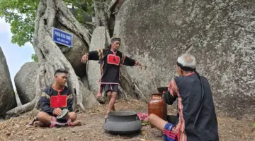 اصعد إلى قمة جبل تشو تاو يانغ المقدس وأنصت إلى مساعد ملك النار وهو يستدعي المطر والرياح.