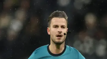 الإعلان عن طاقم تحكيم مباراة الأهلي وبيراميدز في الدوري المصري