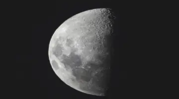 الجمعية الفلكية بجدة: القمر الليلة في مرحلة التربيع الأول