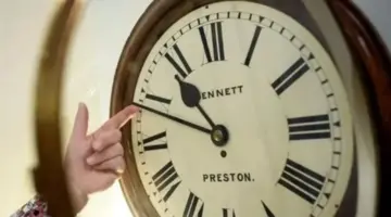 الحكومة تحسم الجدل: لا تعديل في مواعيد غلق المحلات التجارية بعد تطبيق التوقيت الصيفي