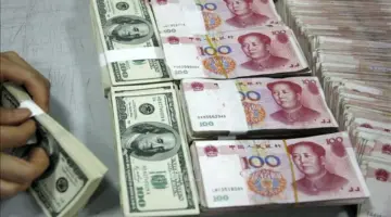 الدولار الأمريكي يغير مساره ويصعد، واليوان الصيني يتراجع مجددًا.