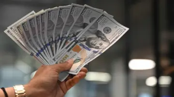 الدولار ينخفض مع ترقب محادثات أمريكا وإيران