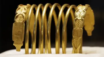 الذهب يتجه نحو خسارة أسبوعية مع ارتفاع أسعار النفط ومخاوف التضخم