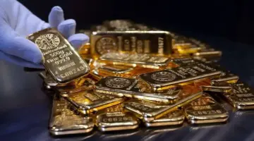 الذهب يتراجع متأثرًا بارتفاع الدولار واستمرار التوترات الجيوسياسية