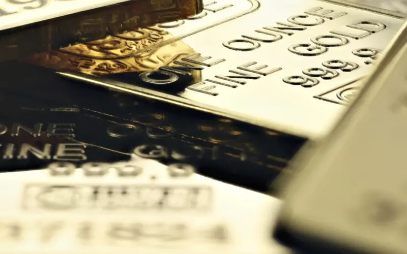 الذهب يتراجع وسط حذر المستثمرين قبيل انتهاء مهلة ترامب لإيران