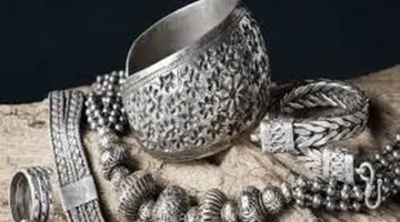 الفضة تقفز 1.42% .. وتغلق فجوة التسعير محلياً مع صعود عالمي 4.3%